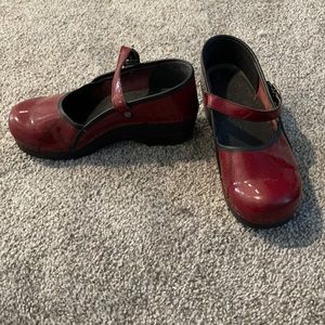 women’s clogs